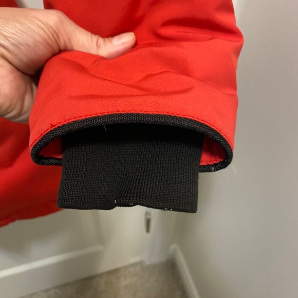 Canada Goose Red Ski & Snow Jacket - Picture 14 of 16